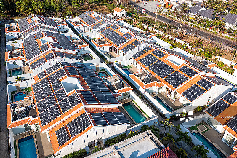 家庭太阳能发电-太阳能光伏能源-鸟瞰图图片素材