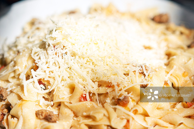 番茄酱意面配奶酪碎图片素材