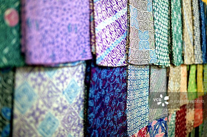 裁缝工作室蜡染布料时尚工坊零售展示图片素材