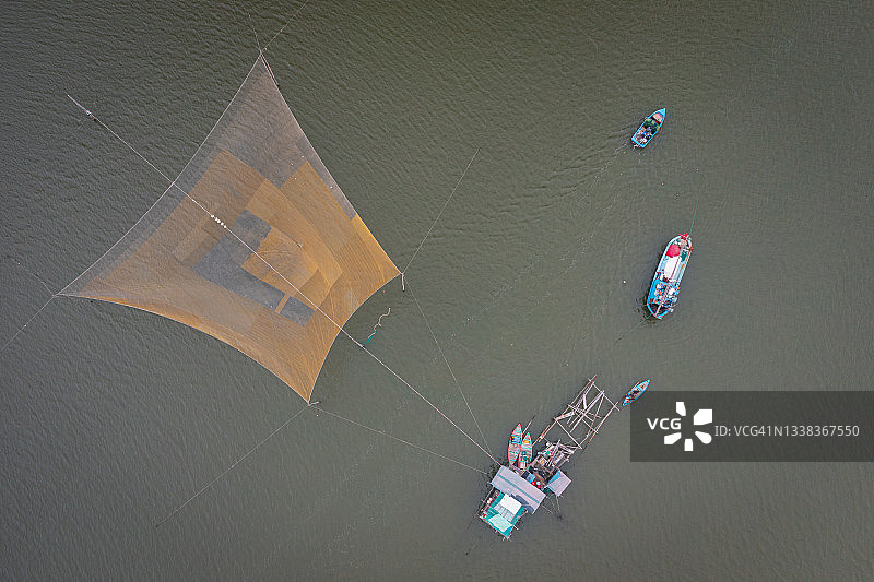 芽庄河上的捕鱼陷阱图片素材