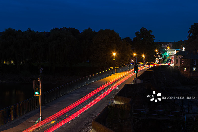 老迪桥上的交通轨迹图片素材