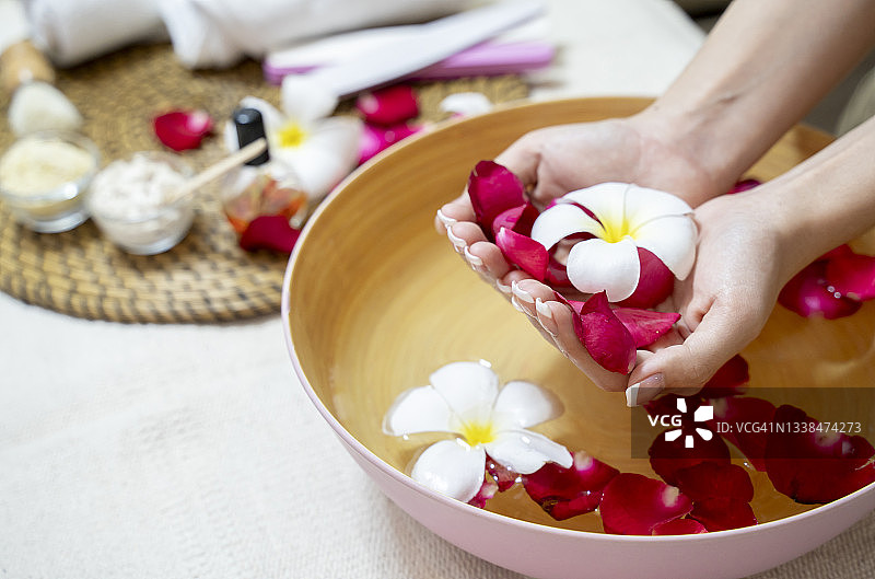 手部水疗护理和产品图片素材