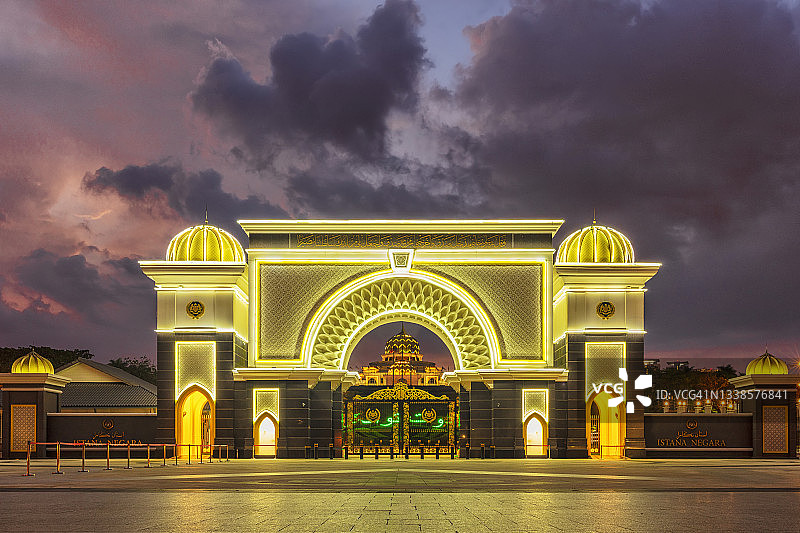 黄昏时的马来西亚国家皇宫图片素材