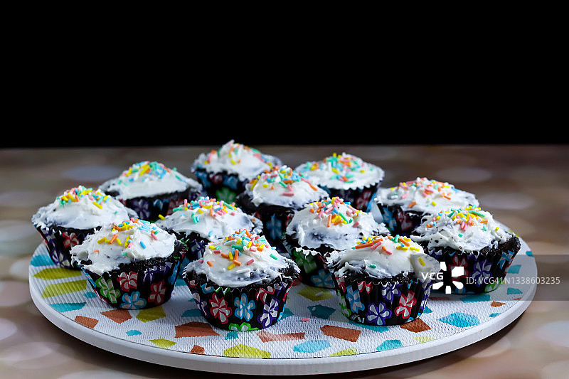 儿童洒糖针纸杯蛋糕图片素材