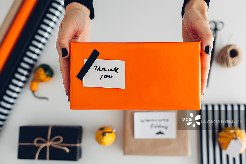 南瓜和礼物作为万圣节装饰品图片素材