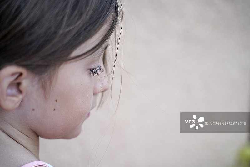 女孩侧面像图片素材