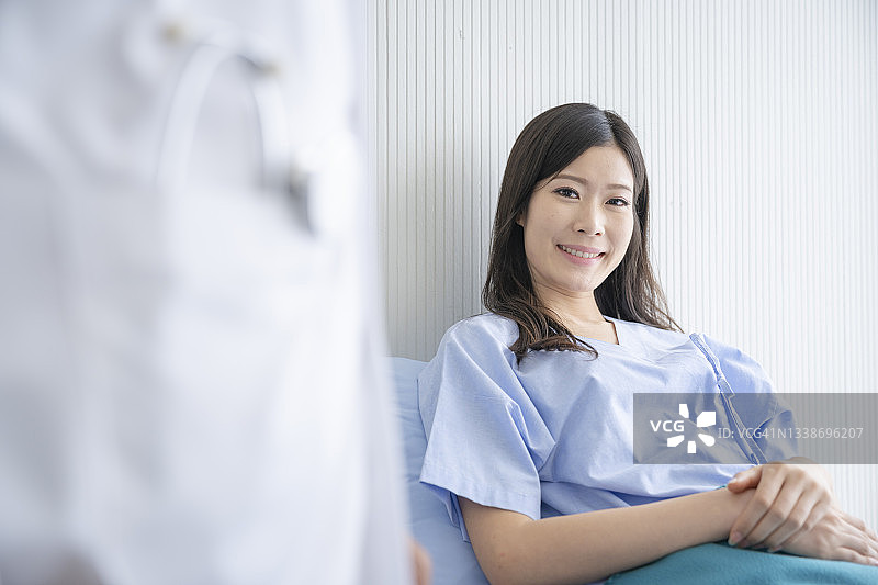 快乐的女病人图片素材