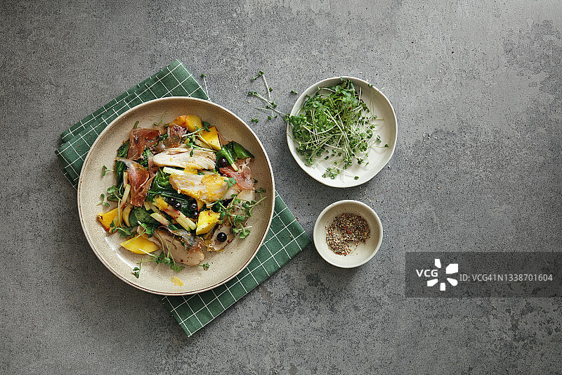 斯堪的纳维亚沙拉碗图片素材