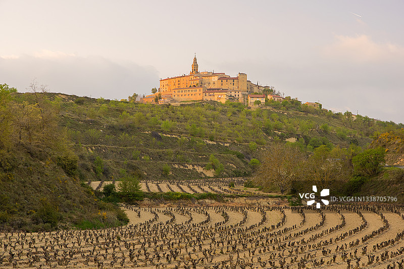 拉夫拉萨中世纪村庄，巴斯克地区，西班牙图片素材