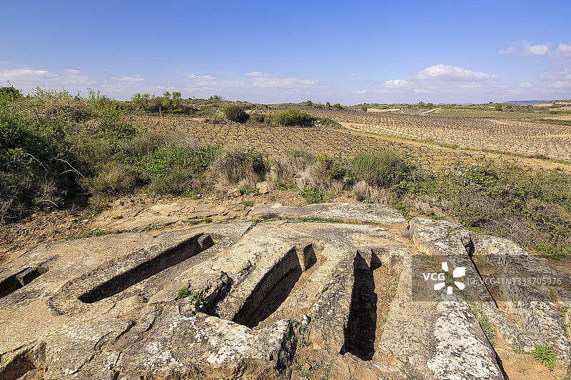 圣欧拉利娅岩石墓地，拉瓜迪亚，巴斯克地区，西班牙图片素材