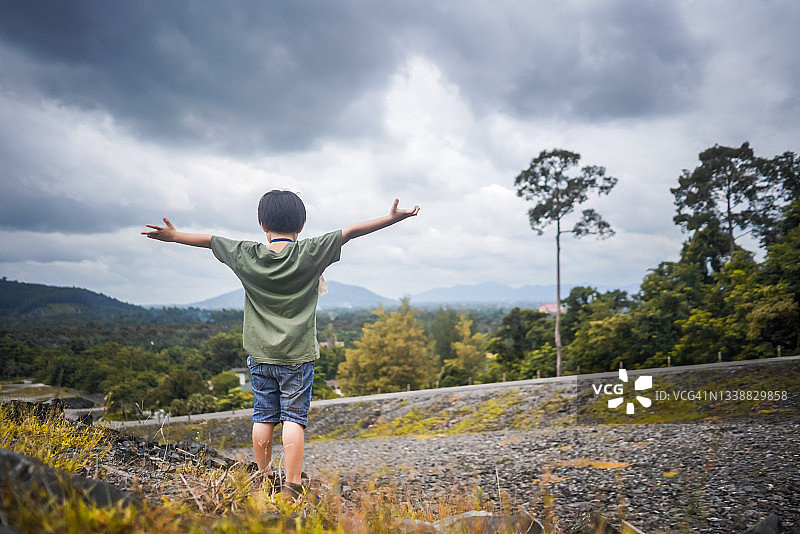 拥抱自然图片素材