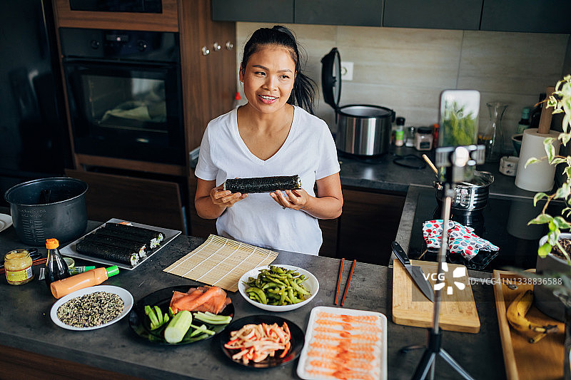 欢迎来到我的美食频道！今天我们做寿司图片素材
