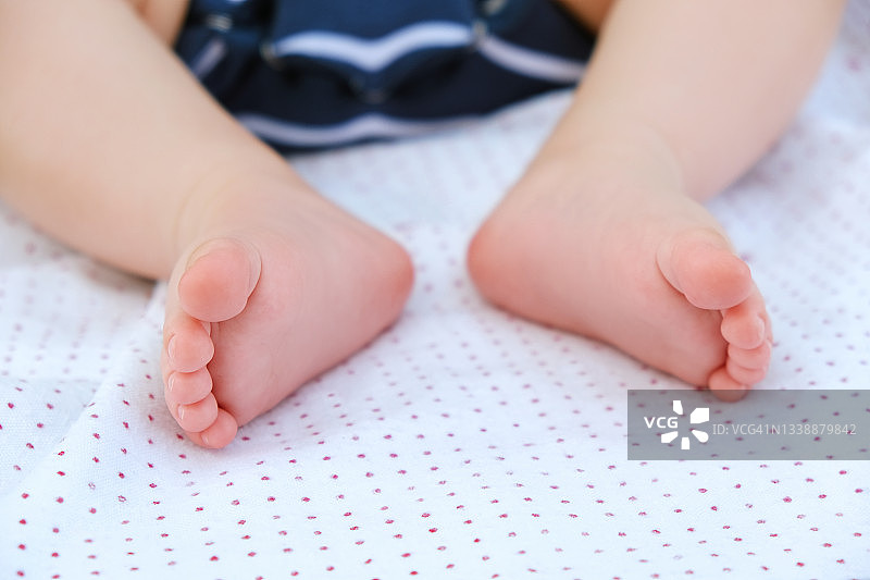 婴儿的脚部特写图片素材