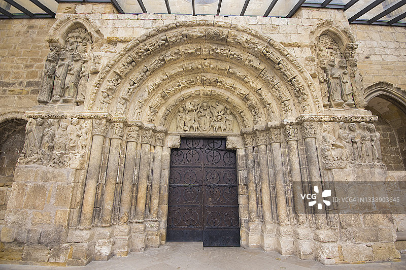 西班牙纳瓦拉埃斯特利亚-利萨拉的圣米格尔教堂图片素材