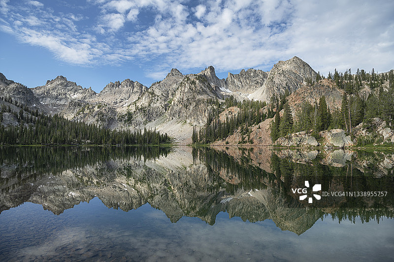 爱丽丝湖锯齿山脉，爱达荷州图片素材
