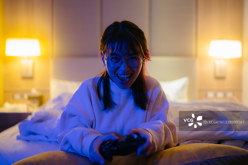 玩游戏的女人图片素材