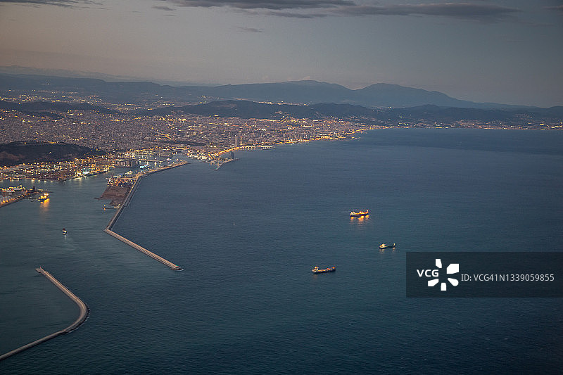 巴塞罗那港口黄昏时的航拍景色图片素材