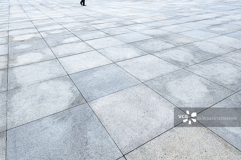 瓷砖铺设的方形地面图片素材