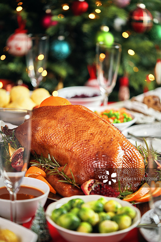 传统圣诞烤鸭节日晚餐图片素材