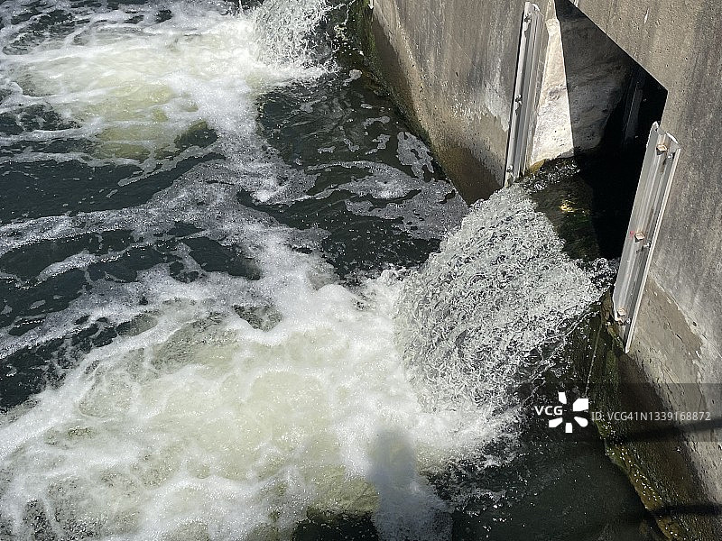污水处理厂的流水图片素材