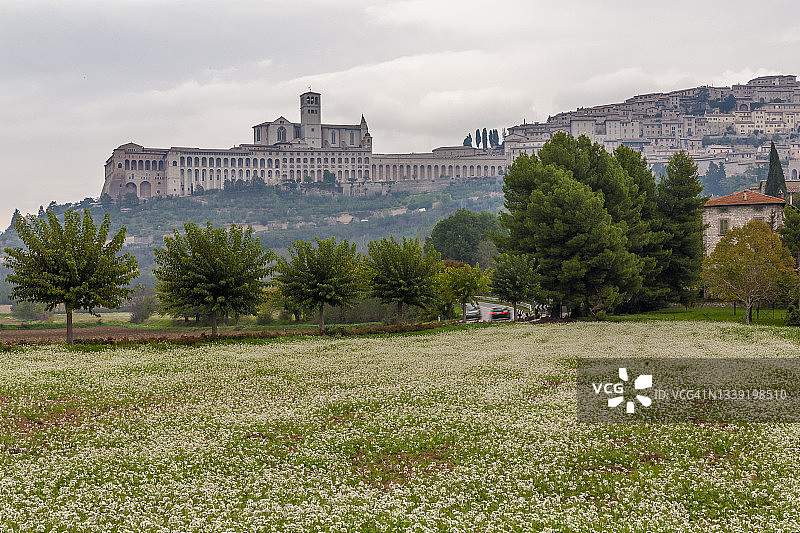 亚西西苏巴西奥山圣方济各圣殿，意大利佩鲁贾图片素材