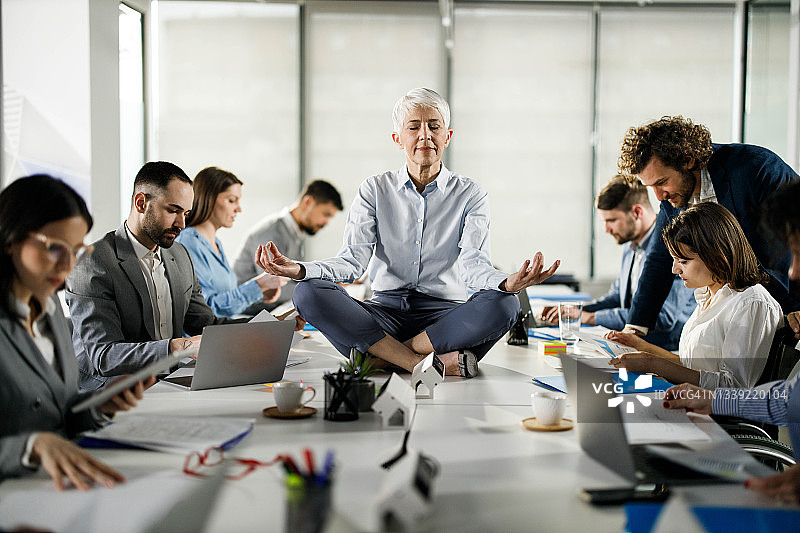 工作中保持冷静很重要！图片素材