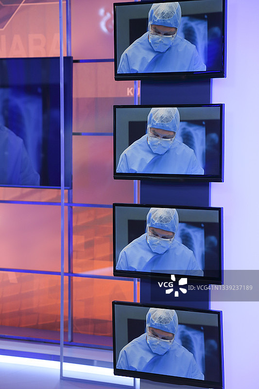 电视台演播室中的电视墙图片素材