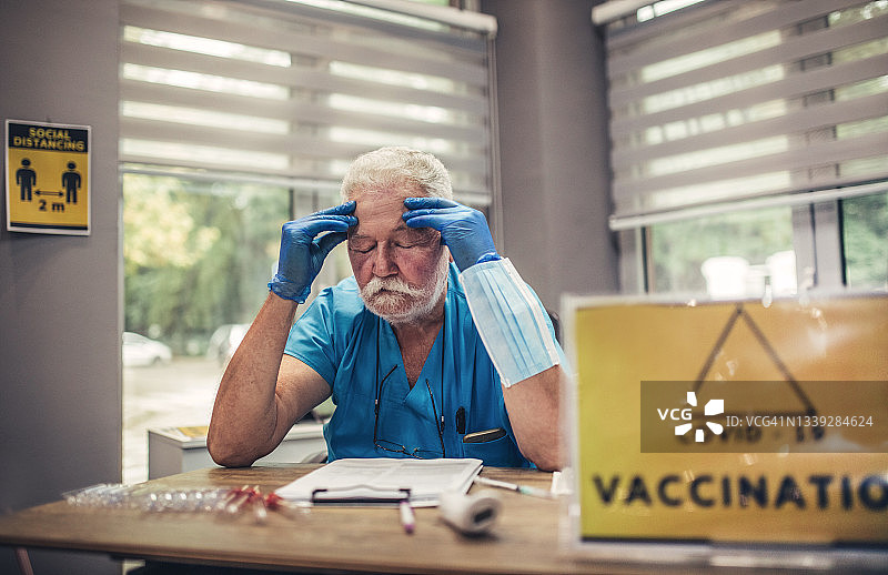 新冠疫情期间医院内的医务人员图片素材