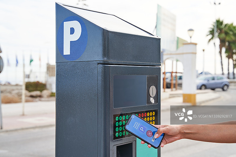 停车场内智能手机非接触式支付失败图片素材