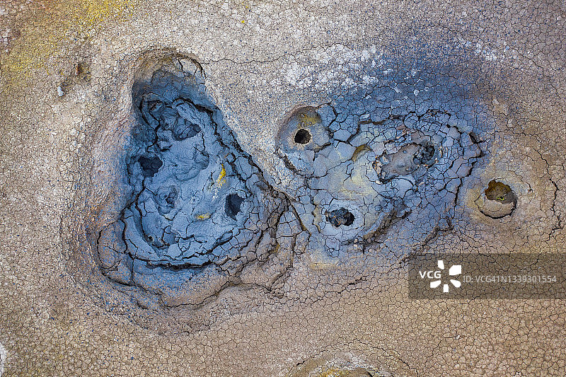 冰岛雷克雅内斯半岛Gunnuhver地热温泉无人机航拍特写图片素材