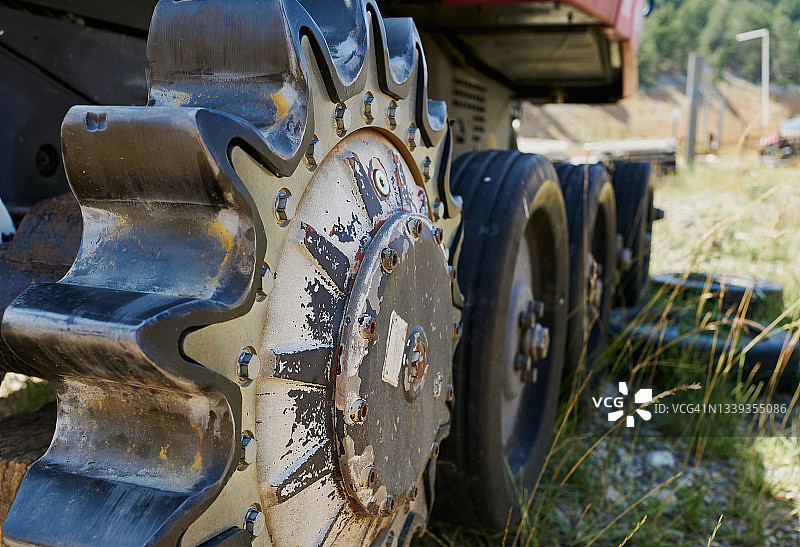 机器零件材料无移动轮辋轮胎越野生锈车辆外部系统图片素材