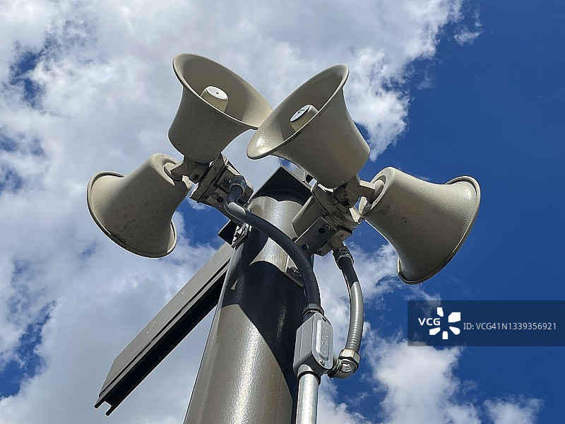 杆子上的警报器图片素材