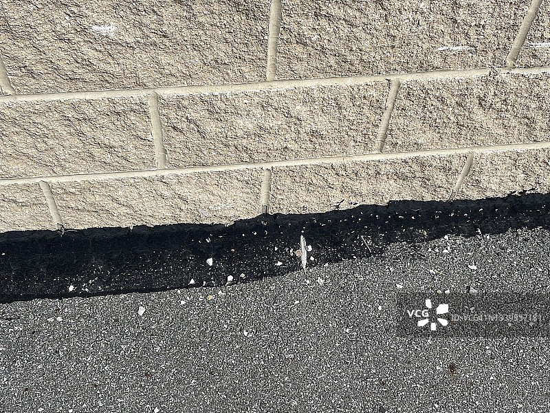 用于建筑物防水的黑色液体密封剂图片素材