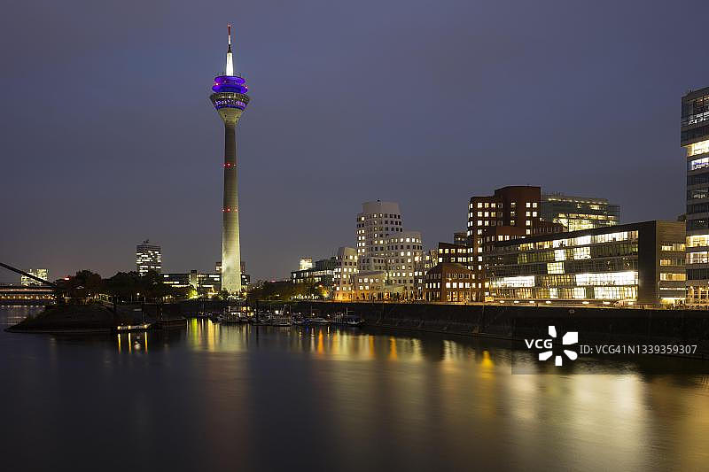 莱茵电视塔，媒体港口，德国北莱茵-威斯特法伦州杜塞尔多夫图片素材