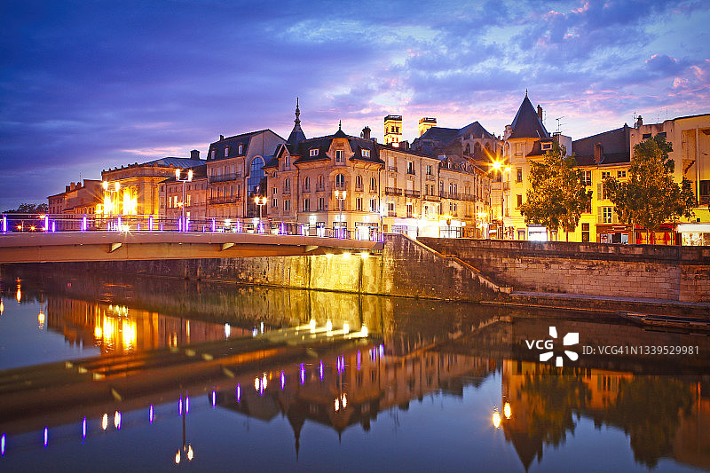 暮光下的凡尔登小镇图片素材