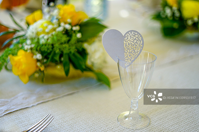 玻璃中的心形图案图片素材