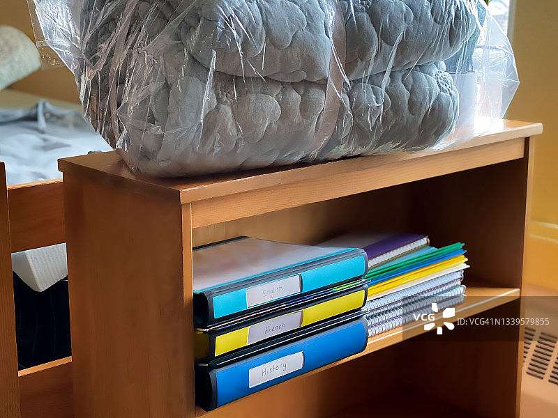 搬家日：宿舍整理图片素材