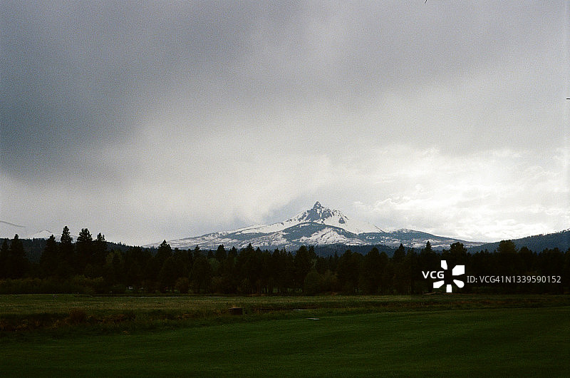 俄勒冈州姐妹城北姐妹山景色图片素材