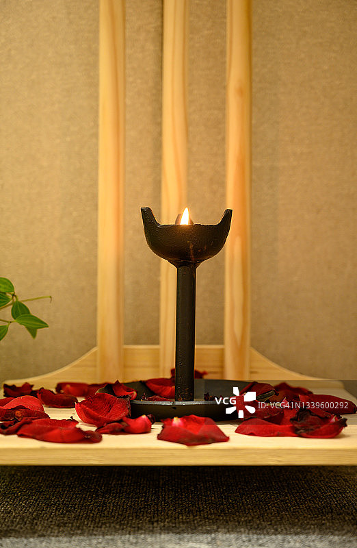 铜烛台图片素材