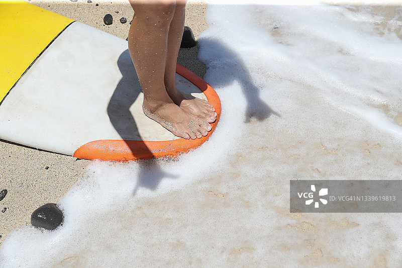 趾尖上的沙卡手势图片素材