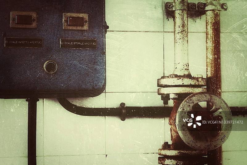 旧工业机械和废弃零件图片素材