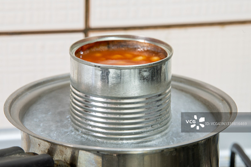 双层焗烤茄汁豆罐头图片素材