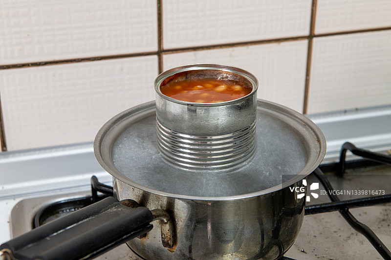 双层焗烤茄汁豆罐头图片素材