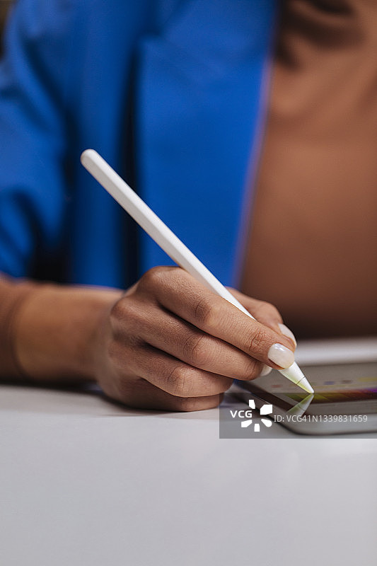 起草她的第一份提案图片素材