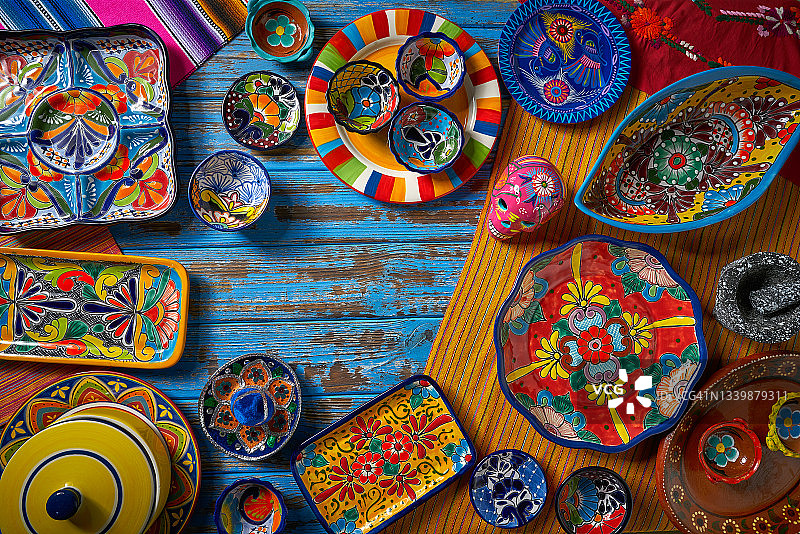 墨西哥塔拉维拉风格陶器图片素材
