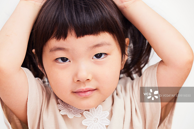 4岁女孩的肖像图片素材