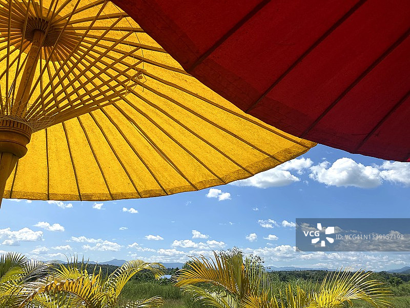 不同地点和时间的黄色物品特写背景图片素材