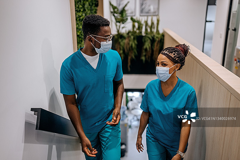 他们经常沟通并分享资源图片素材