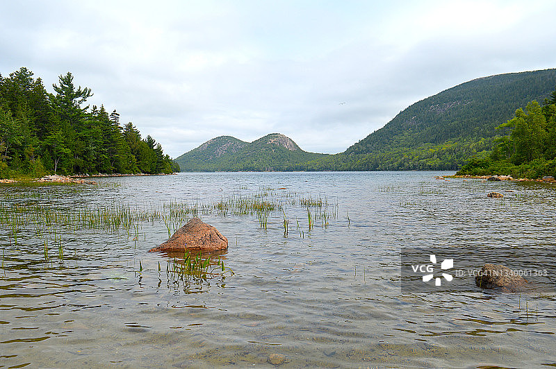 缅因州阿卡迪亚国家公园沙漠山岛乔丹池塘图片素材