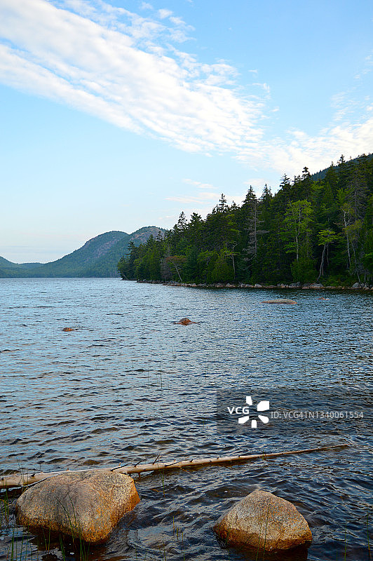 缅因州阿卡迪亚国家公园沙漠山岛乔丹池塘图片素材